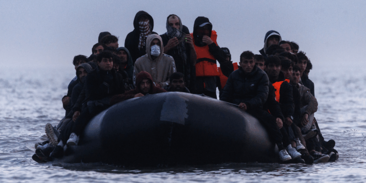 Migrant crisis: Over 50,000 illegal migrants 'loose on Britain's streets