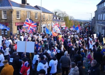 Migrant protest LIVE: Huge crowd erupts over plan to house asylum seekers in Army camp | UK | News