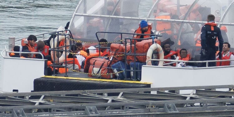 Migration LIVE: Shabana Mahmood warns of Trump-style visa ban | Politics | News