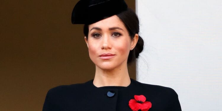 Moment Meghan Markle sparked fury over 'disrespectful' poppy choice | Royal | News