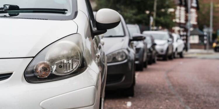 Motorists must follow one key Highway Code parking rule at night | UK | News