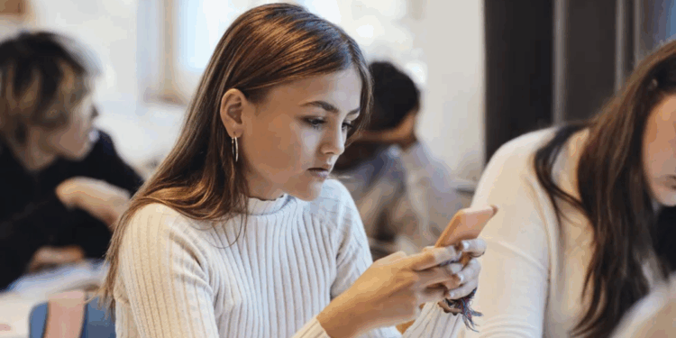 Online safety ‘getting worse’ for young women and girls, warns former UK cyber security chief