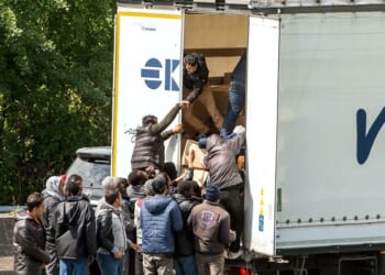 Organised criminal gangs recruiting British HGV drivers for smuggling migrants | UK | News