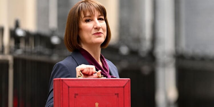 'Out of touch' Rachel Reeves pushes 1 million more Brits to benefits | Politics | News