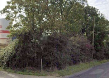 Pagham crash LIVE: Residents told 'avoid the area' after car crashes into gas substation | UK | News