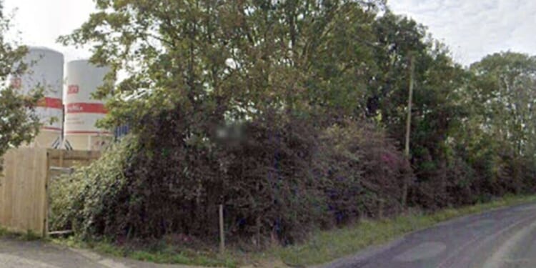 Pagham crash LIVE: Residents told 'avoid the area' after car crashes into gas substation | UK | News