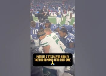 Patriots, Jets pray together after Thursday Night Football