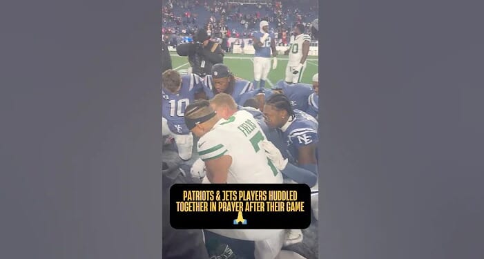 Patriots, Jets pray together after Thursday Night Football