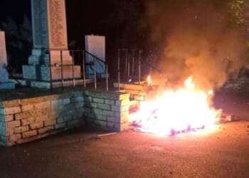 Police look for culprit of arson attack on war memorial days before Remembrance Sunday | UK | News
