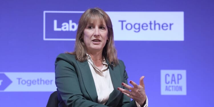 Rachel Reeves to allow bigger families to claim more benefits in £3bn move | Politics | News