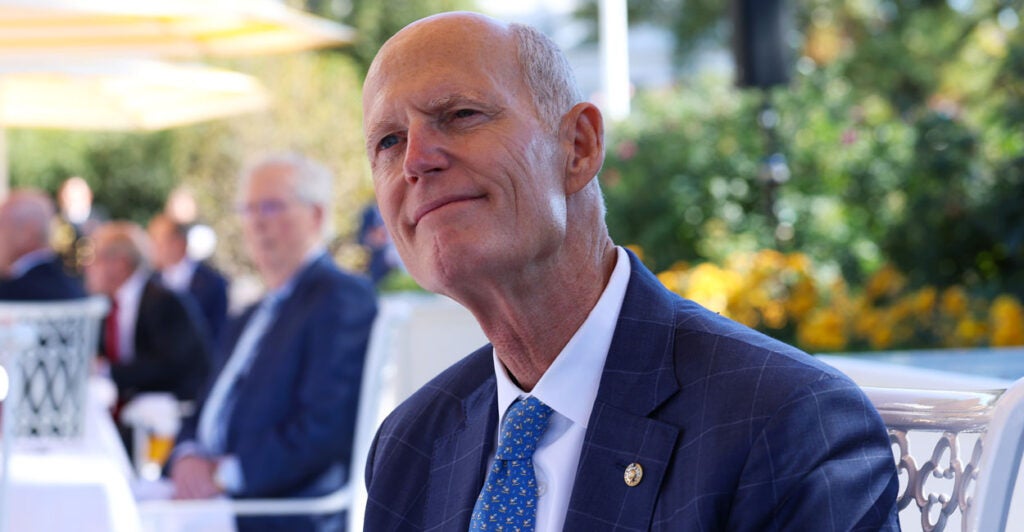 Senator Rick Scott has lunch at the capitol's rose garden.