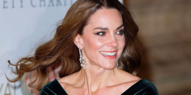 Royal fans spot Princess Kate's rarely-used cypher in special letter | Royal | News