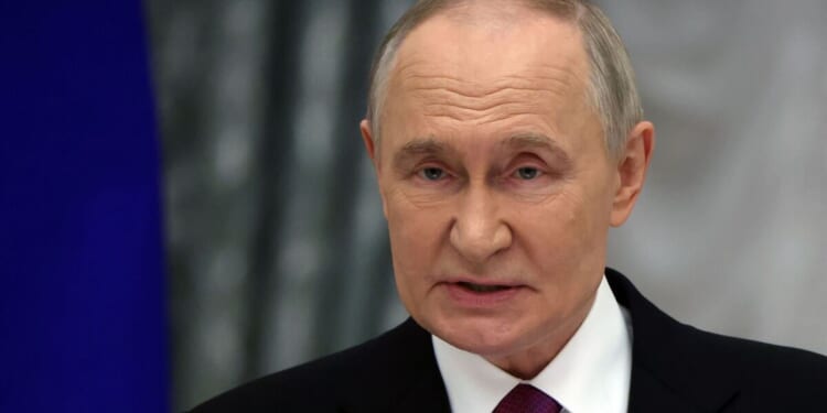 Russia threatens to send hypersonic missiles to Venezuela in major move against Trump | World | News