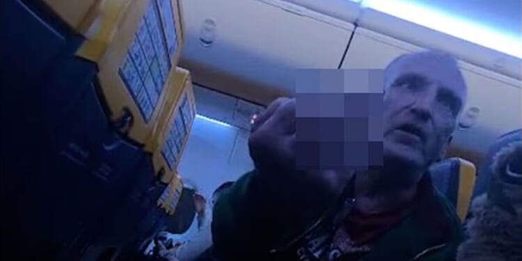 Ryanair chaos as 'drunk' passenger 'fights' security on plane | UK | News