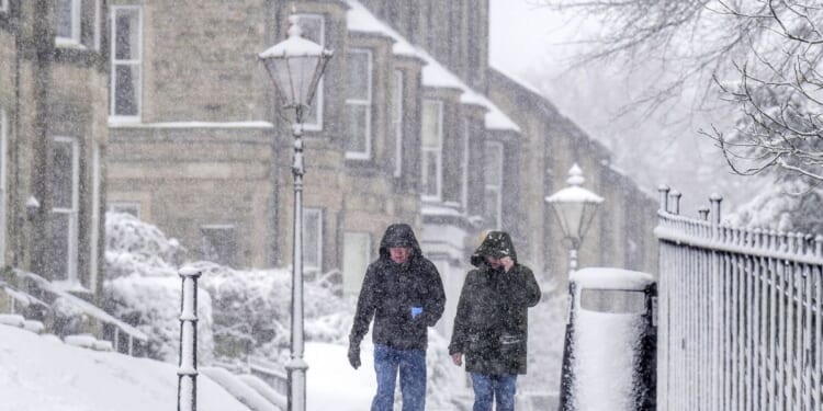 Snow forecast LIVE: Met Office names 5 regions at risk of snow as UK set for cold weather | Weather | News