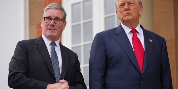 Starmer slaps down Trump's plan for Ukraine peace | Politics | News