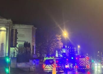 Stockport train station LIVE: Bomb squad on the scene as people urged 'do not travel' | UK | News