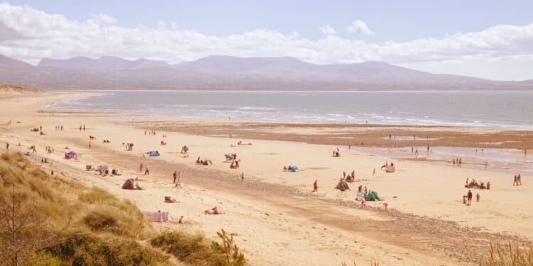 Trick to turn 28 days holiday into 58 days off in 2026 | UK | News