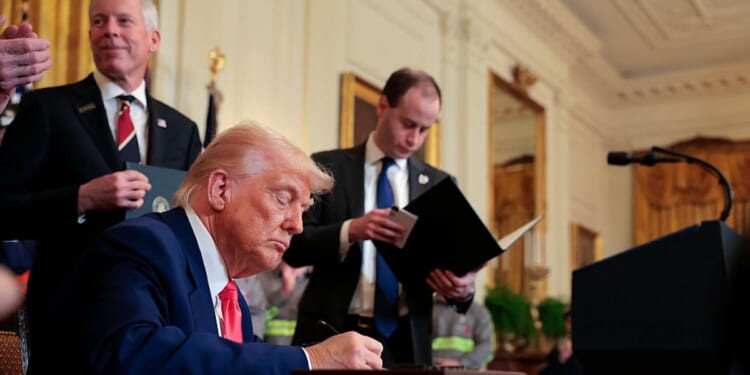 Trump Signs Order Launching ‘Manhattan Project’ For Artificial Intelligence