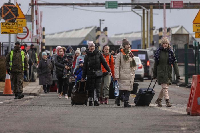 Refugees from Ukraine are pictured after crossing the Ukrainian-Polish border in Korczowa on March 02, 2022. - The number of refugees fleeing the conflict in Ukraine has surged to nearly 875,000, UN figures showed on on March 2, as fighting intensified on day seven of Russia's invasion.
