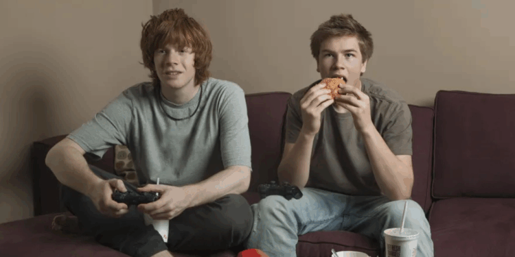 'Urgent action needed!' Government orders probe into soaring levels of inactivity in young Britons