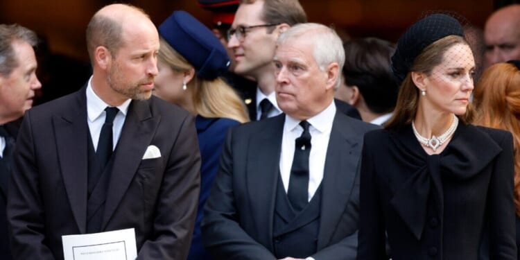 William and Kate's move sees them living nearer to Andrew | Royal | News