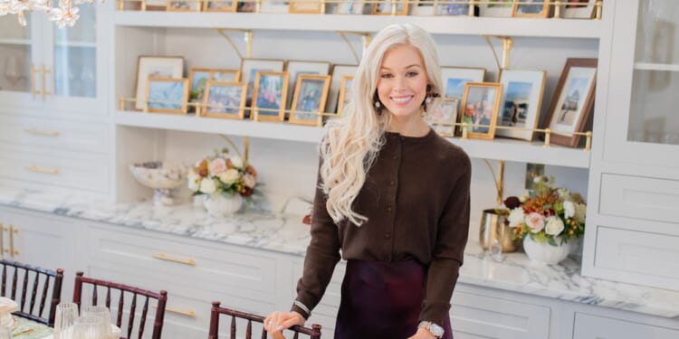 Your Guide to Holiday Etiquette With Alison Cheperdak