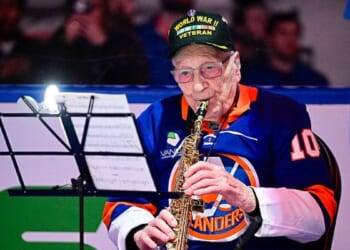 104-Year-Old WWII Veteran Brings House Down With National Anthem
