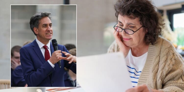 Ed Miliband demands suppliers pass on 'every single penny' of £150 discount to customers