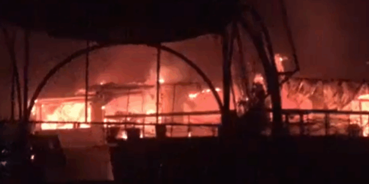 Tourists among dead as 23 killed in Indian beachside blaze