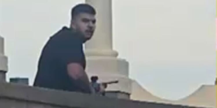 The 3 vital rules Brit tourists must follow in Bond Beach-style attack | UK | News