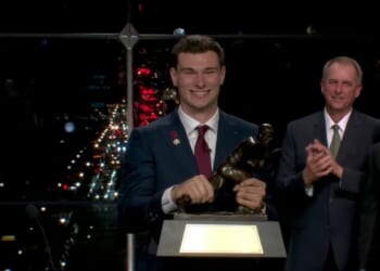 Fernando Mendoza thanks God after winning Heisman Trophy
