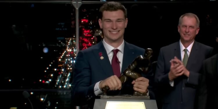 Fernando Mendoza thanks God after winning Heisman Trophy