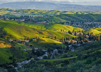 Californian city rocked by hundreds of shakes as locals fear ‘Big One’ imminent