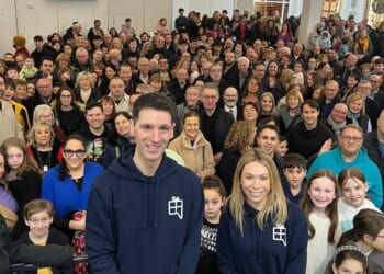 Rabbi delivers 5,000 presents to non-Jewish people working on Christmas Day