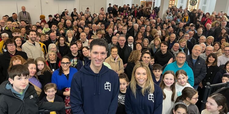 Rabbi delivers 5,000 presents to non-Jewish people working on Christmas Day