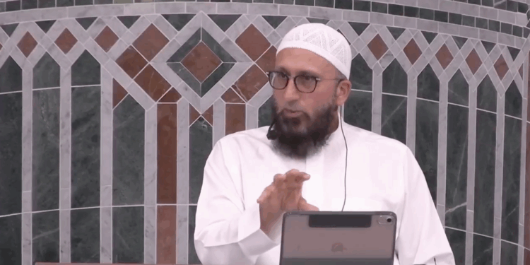 Australian imam issues rallying cry to Muslim population in aftermath Bondi attack: 'Burn their houses!'