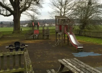 Watford locals left bewildered as fence blocking path to sports facilities suddenly appears without notice