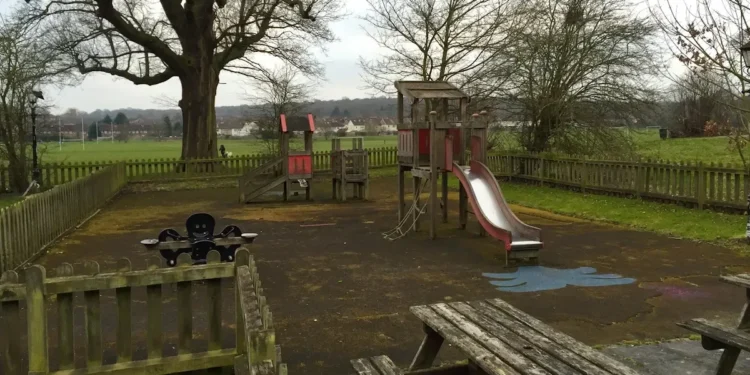 Watford locals left bewildered as fence blocking path to sports facilities suddenly appears without notice
