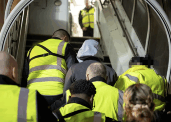 Migrant crisis: Number of foreign criminals NOT deported hits record high