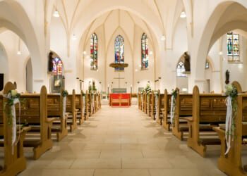 Churches should pay for weddings to promote marriage: study