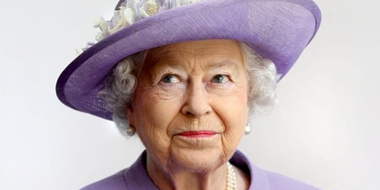 A concise biography of an exceptional sovereign by David Cannadine