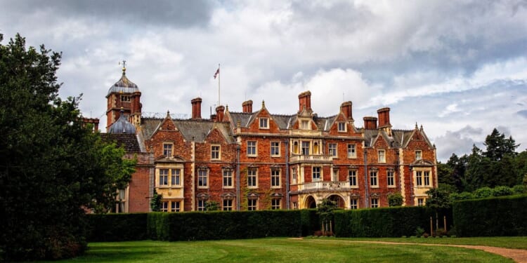 A look inside the stately home where the Royal Family spend Christmas Day | Royal | News