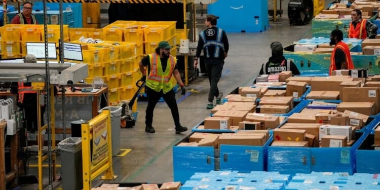 Amazon Plans To Cut Ties With U.S. Postal Service As It Builds Its Own Network