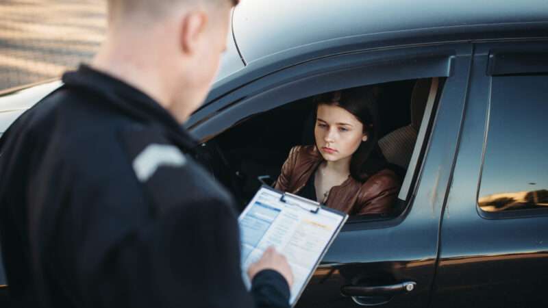 Woman pulled over by police | ID 122413933 | Traffic Control © Nomadsoul1 | Dreamstime.com