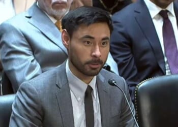 CBP agents held a U.S. citizen for hours until he let them search his devices