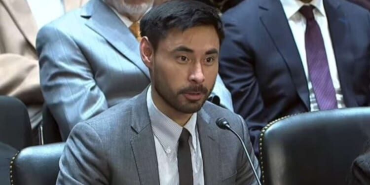 CBP agents held a U.S. citizen for hours until he let them search his devices