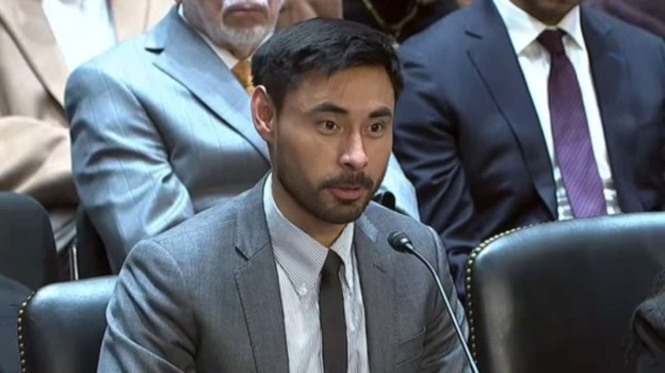 CBP agents held a U.S. citizen for hours until he let them search his devices