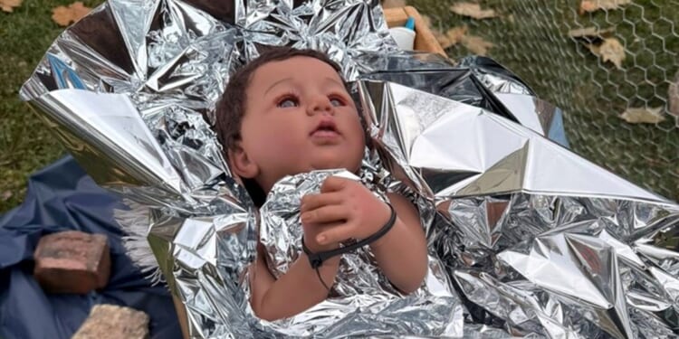 Chicago church’s nativity depicts Holy Family as victims of Immigration and Customs Enforcement