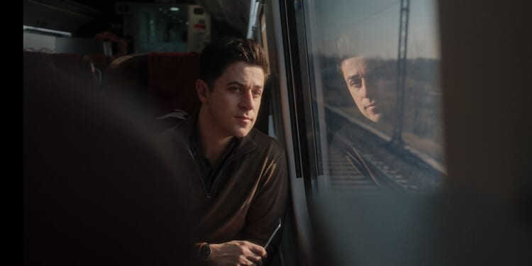 David Henrie trades Hollywood for Cathedrals in 'Seeking Beauty'